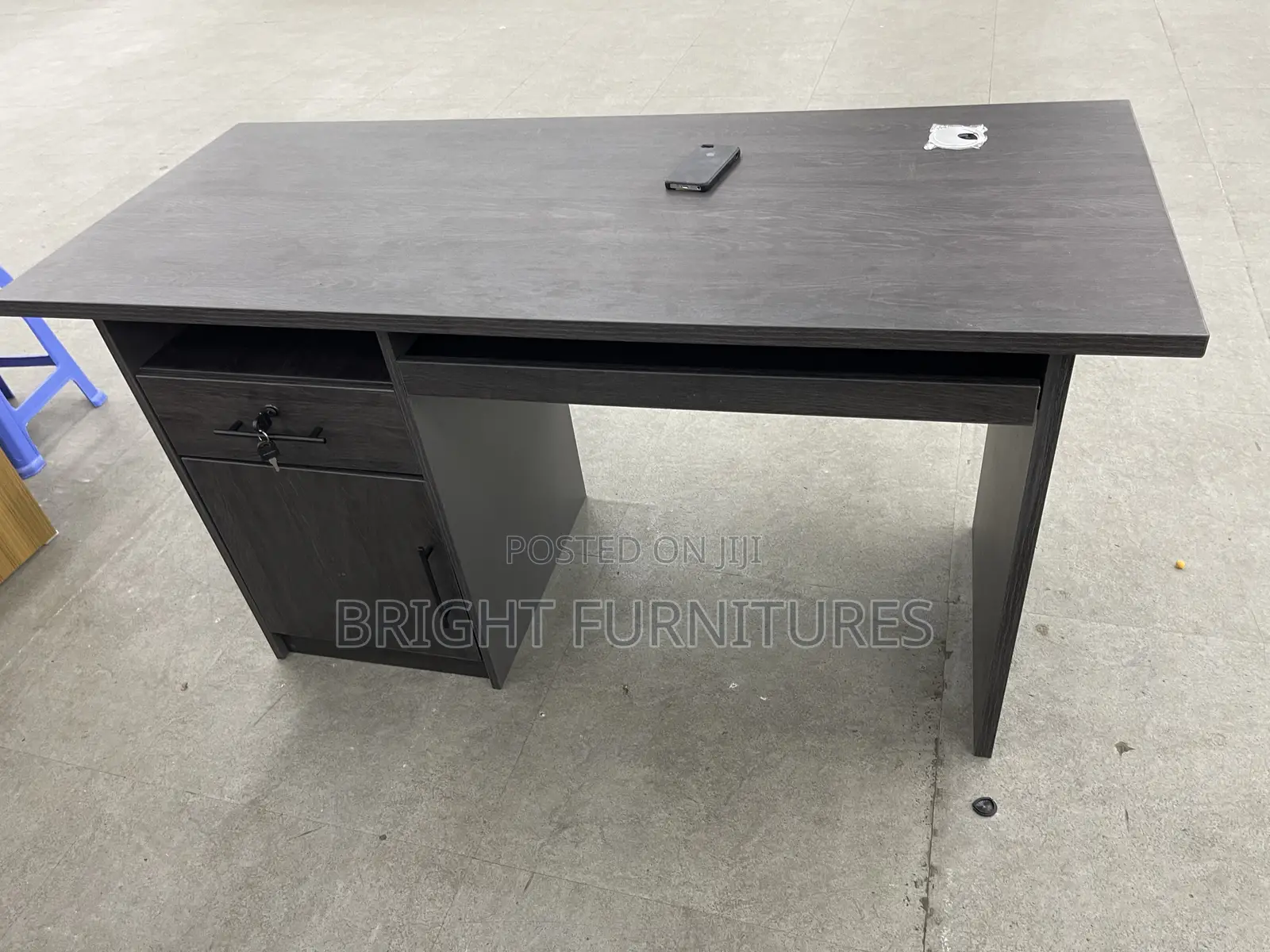 Quality Wooden Computer Desk for Home and Office Use