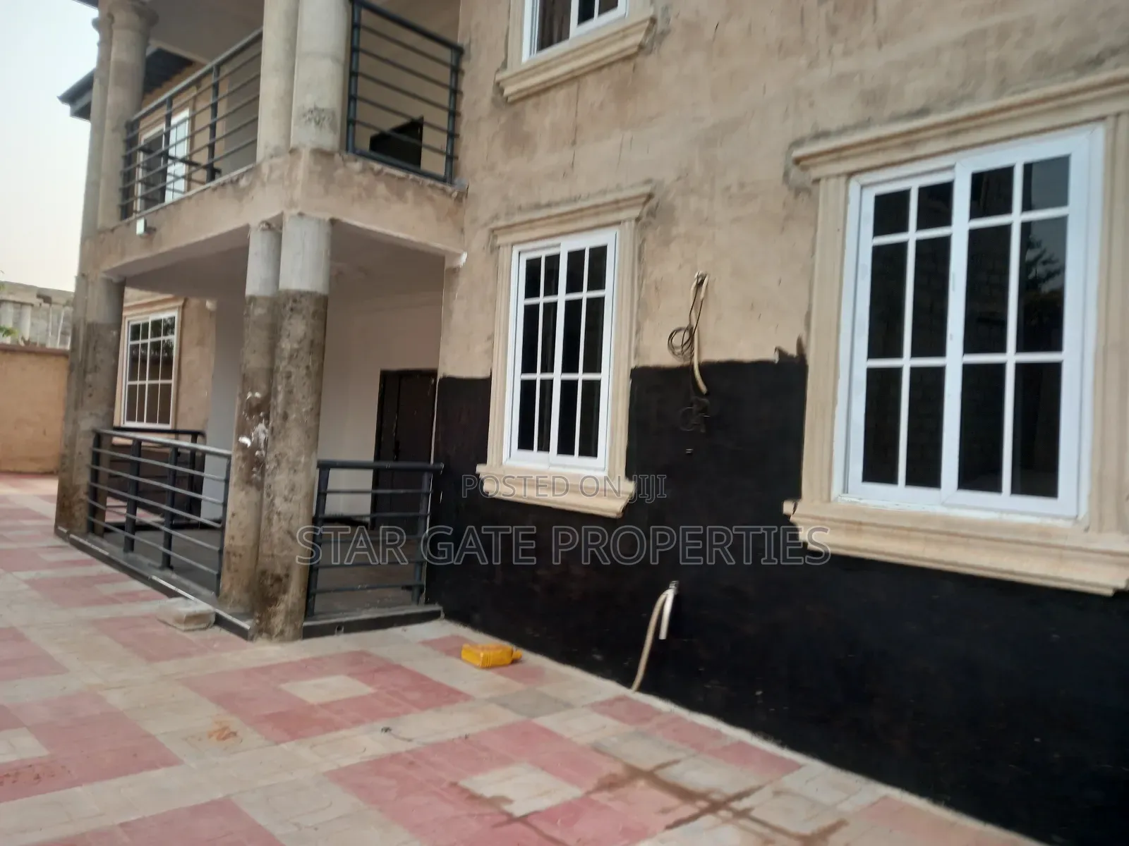 10bdrm House in Abrepo Asubonten, Kumasi Metropolitan for sale