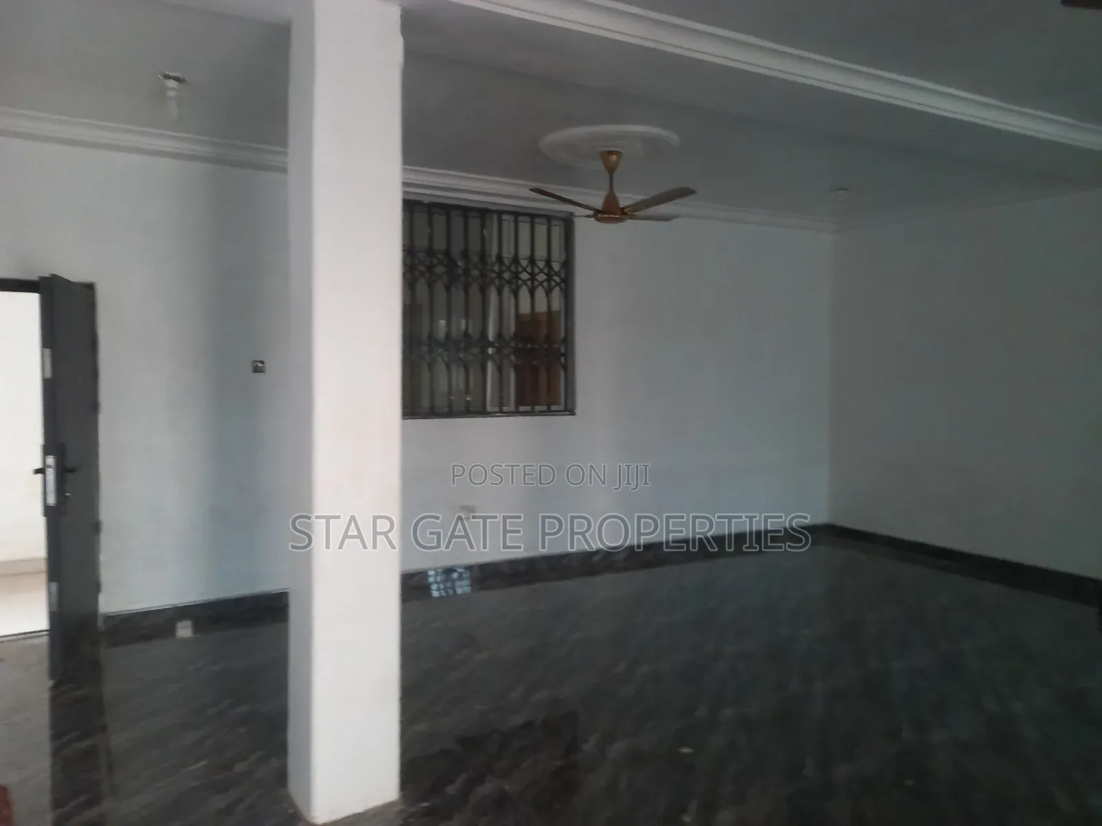 10bdrm House in Abrepo Asubonten, Kumasi Metropolitan for sale