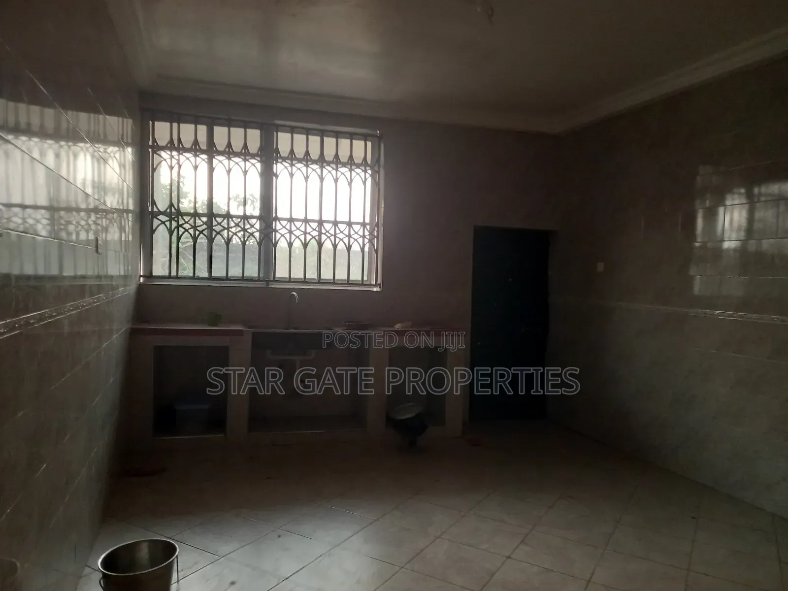 10bdrm House in Abrepo Asubonten, Kumasi Metropolitan for sale