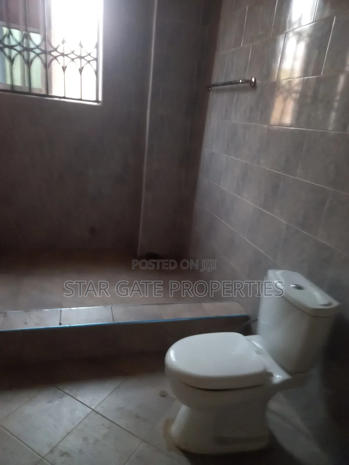 10bdrm House in Abrepo Asubonten, Kumasi Metropolitan for sale