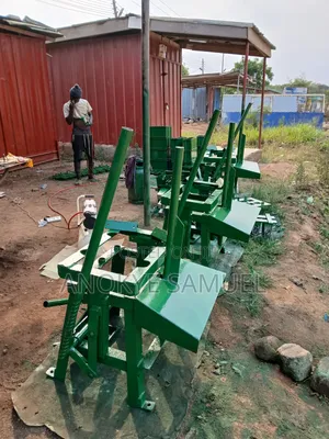 Semi Automatic Concrete Block Machine