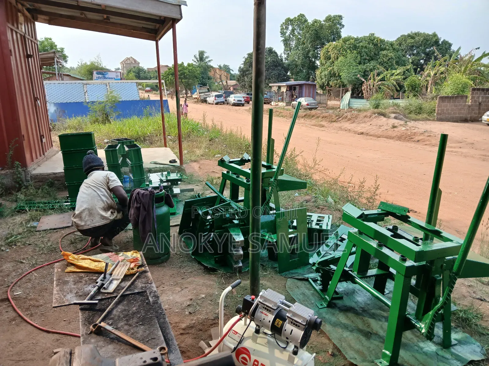 Semi Automatic Concrete Block Machine