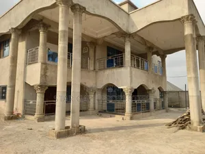 8bdrm House in Kenyasi Adwumam, Kumasi Metropolitan for sale