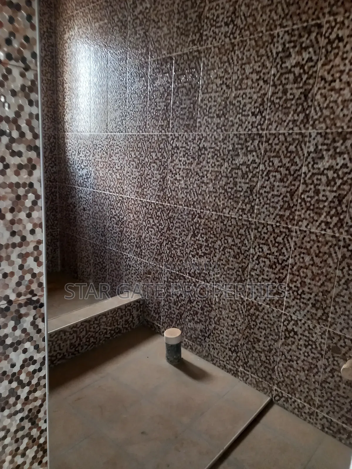 8bdrm House in Kenyasi Adwumam, Kumasi Metropolitan for sale