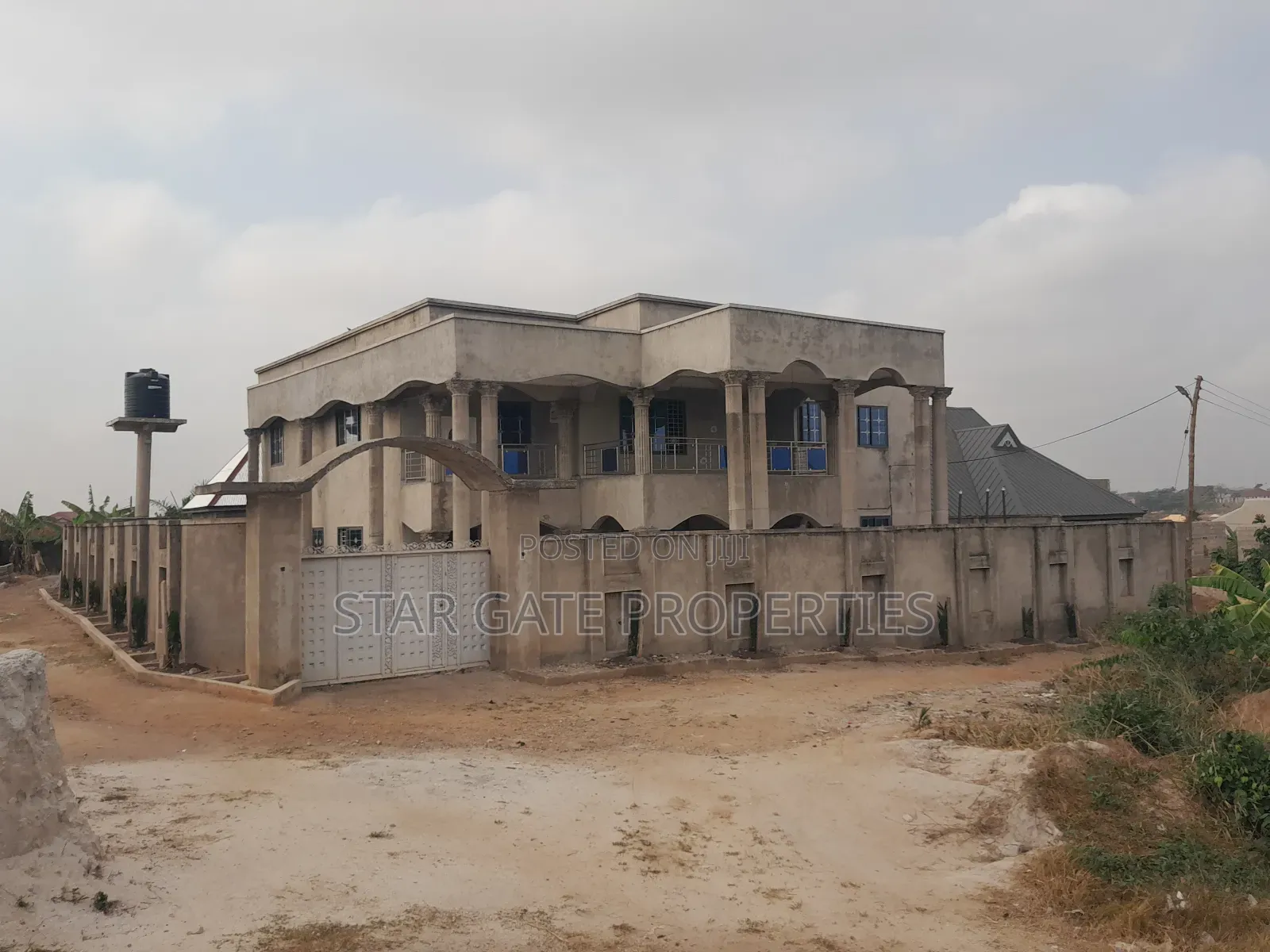8bdrm House in Kenyasi Adwumam, Kumasi Metropolitan for sale