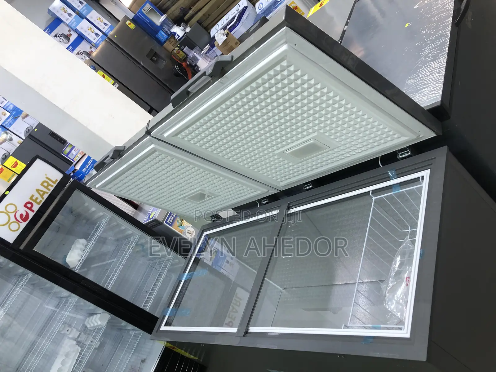 Pearl Freezer With 400 Liters and Glass on Top Available