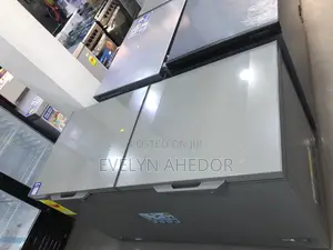 Pearl Freezer With 400 Liters and Glass on Top Available