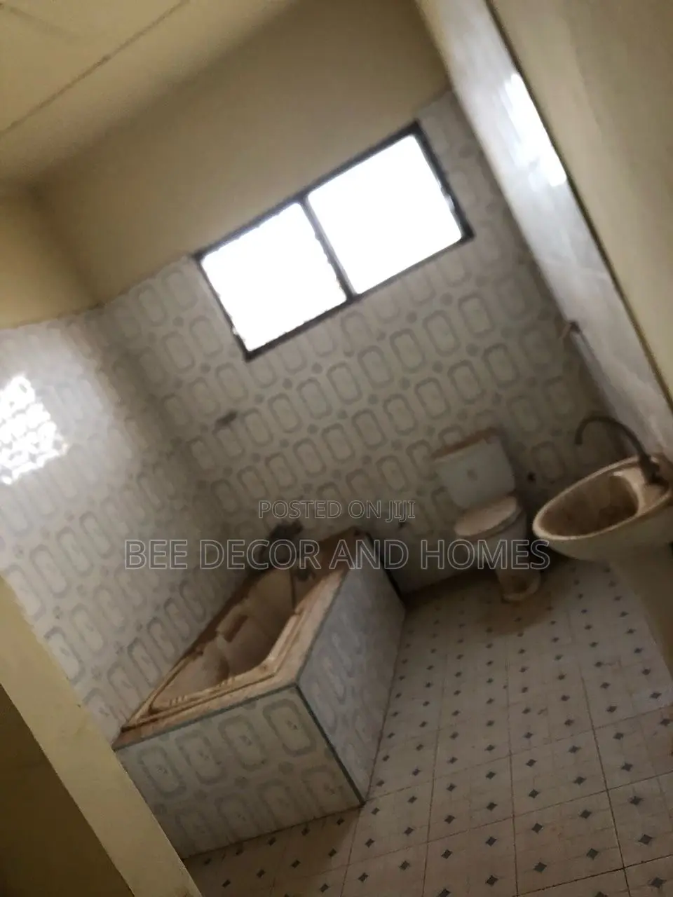 9bdrm Mansion in Bee Decor & Homes, Oyarifa for sale