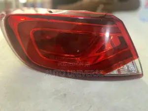 Chrysler 200c 2015 to 2017 Taillight Available