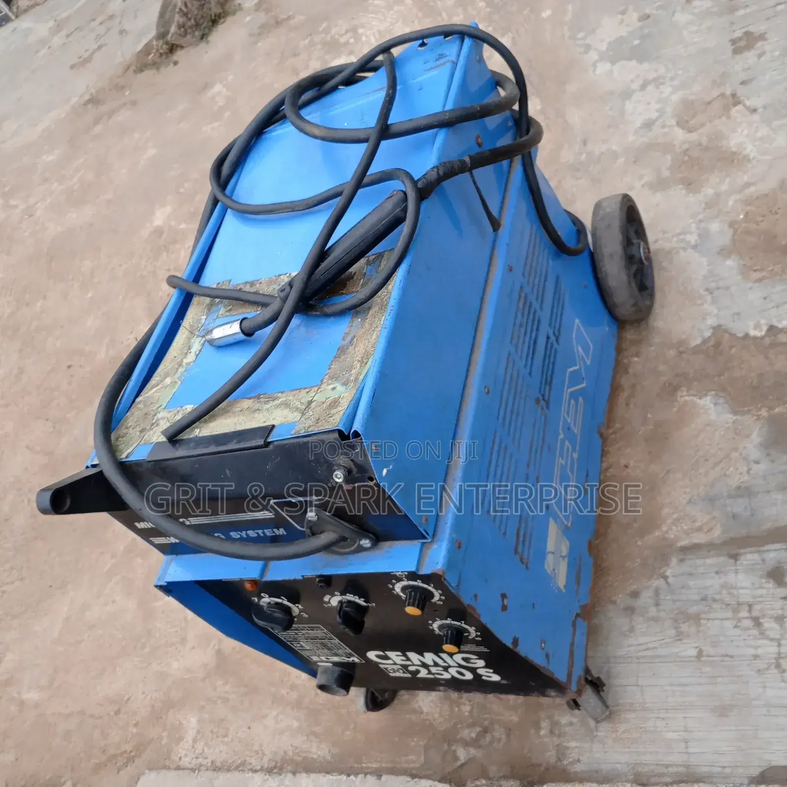 Used Mig 250s Industrial Welding Machine From Italy
