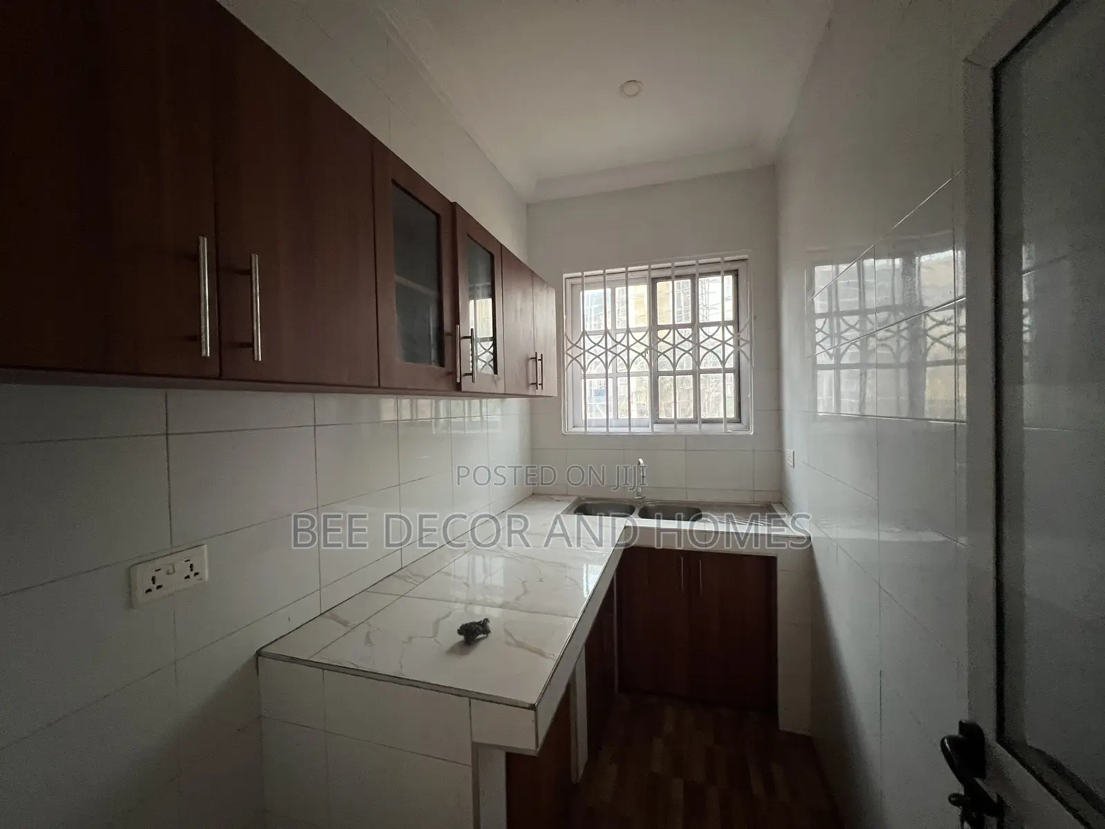 3bdrm Apartment in Bee Decor & Homes, Old Ashomang for rent