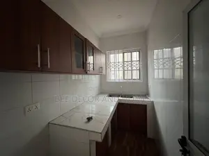 3bdrm Apartment in Bee Decor & Homes, Old Ashomang for rent