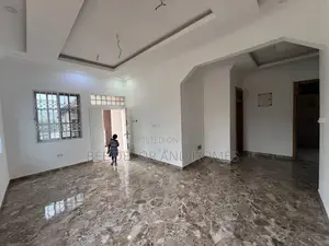 3bdrm Apartment in Bee Decor & Homes, Old Ashomang for rent