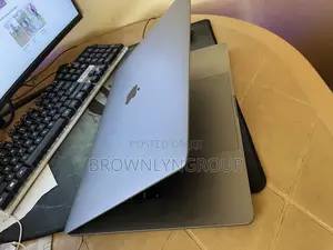 Laptop Apple MacBook Pro 2018 16GB Intel Core I7 SSD 256GB