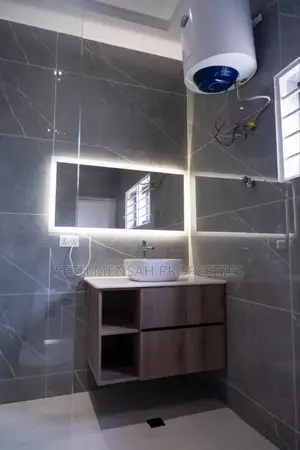 5bdrm House in Skm Properties, Kwabenya for sale