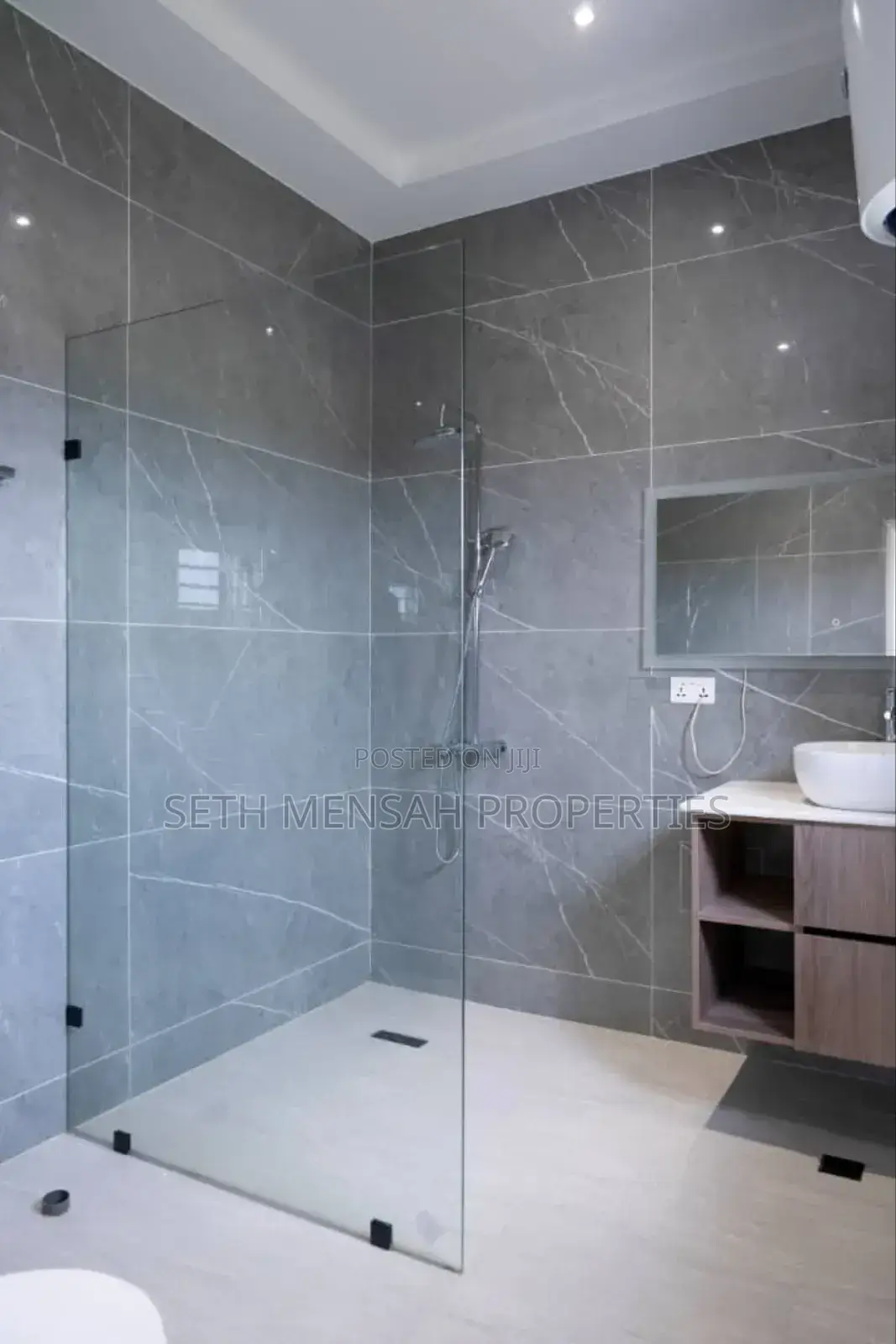 5bdrm House in Skm Properties, Kwabenya for sale