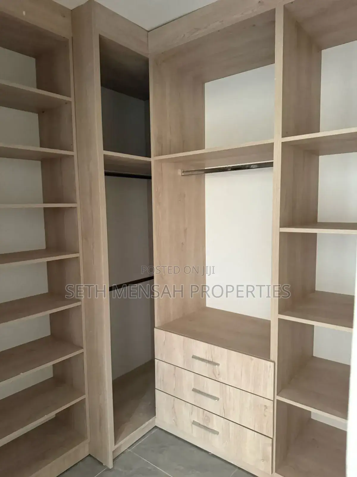 3bdrm House in Skm Properties, Adenta for sale