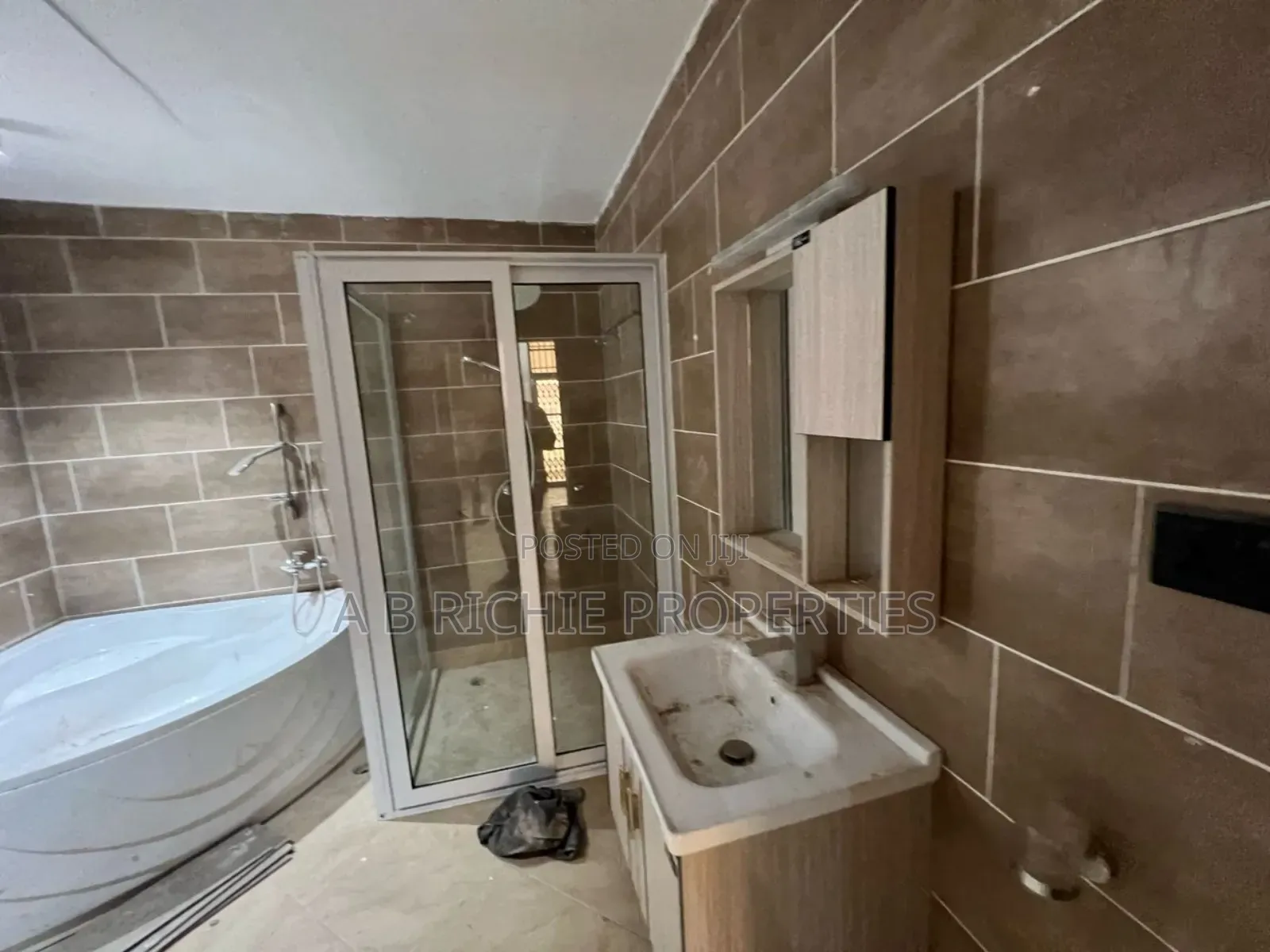 3bdrm House in Ab Richie Properties, Spintex for rent