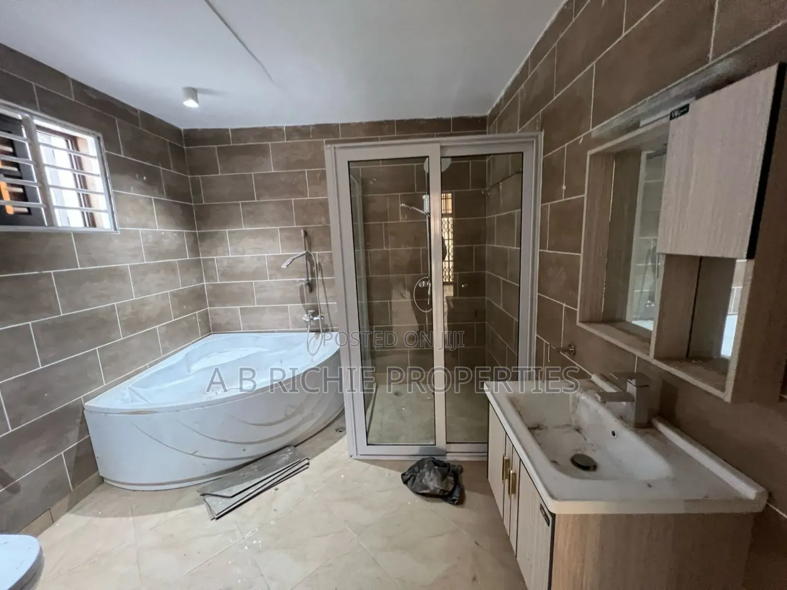3bdrm House in Ab Richie Properties, Spintex for rent
