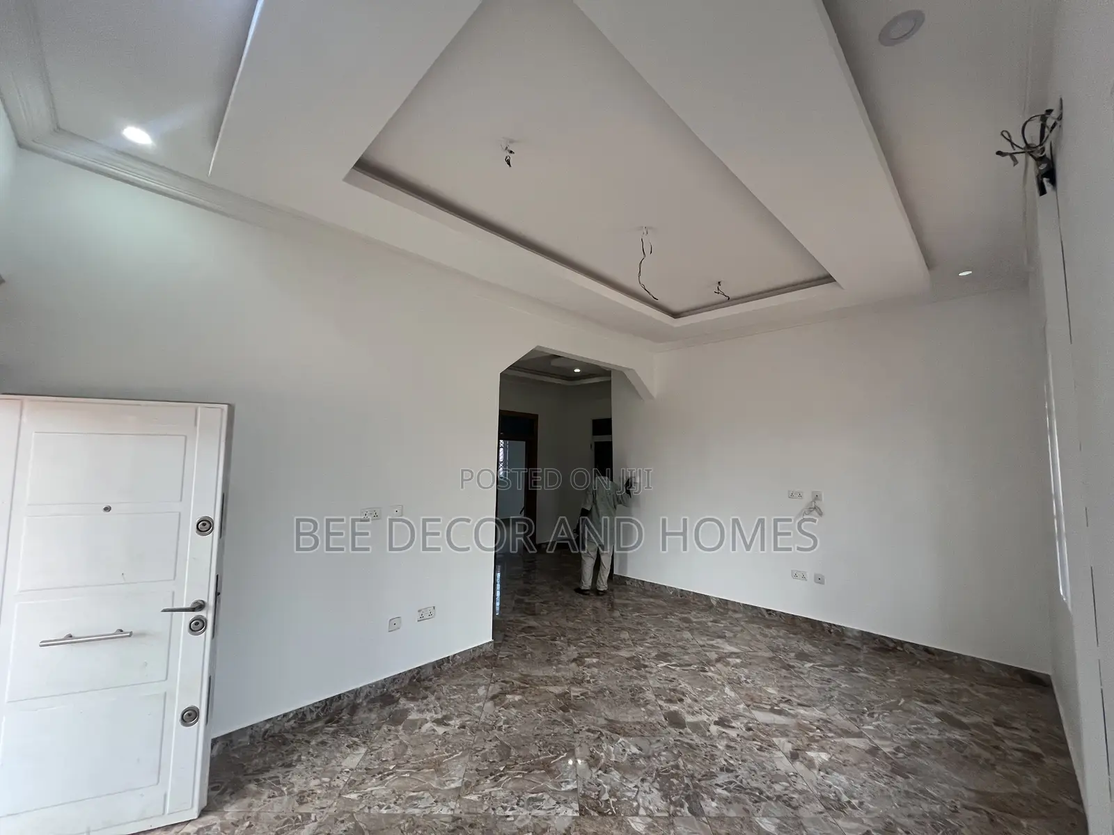 3bdrm Apartment in Bee Decor & Homes, Old Ashomang for rent