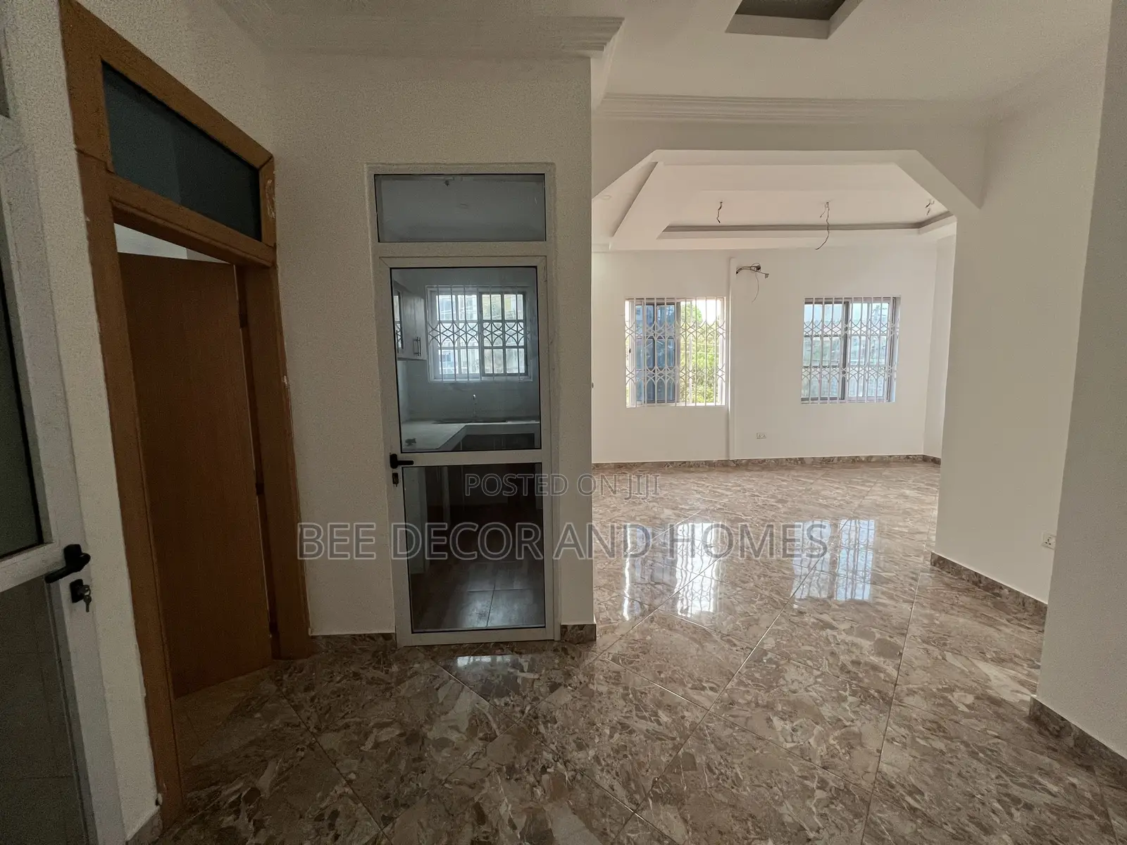 3bdrm Apartment in Bee Decor & Homes, Old Ashomang for rent