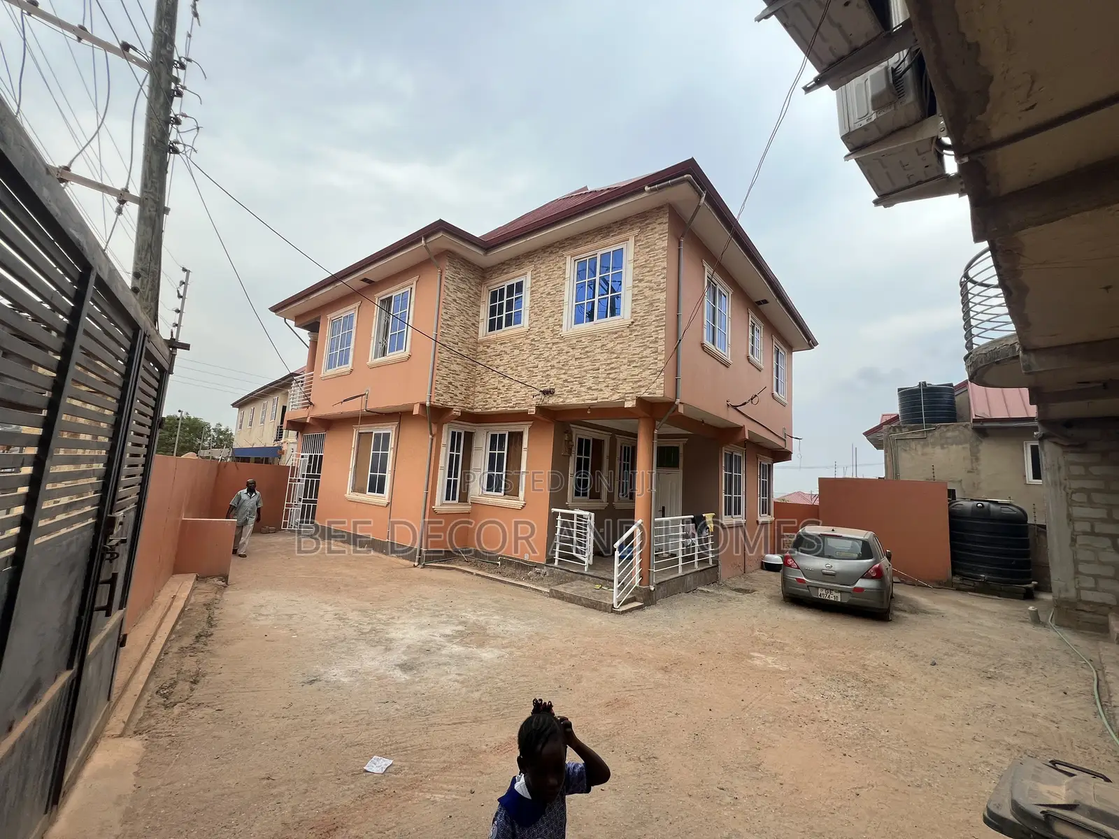 3bdrm Apartment in Bee Decor & Homes, Old Ashomang for rent