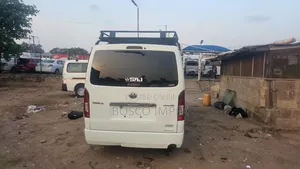 Toyota HiAce 2010 White