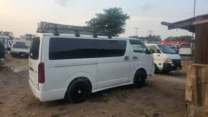 Toyota HiAce 2010 White
