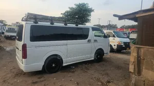 Toyota HiAce 2010 White