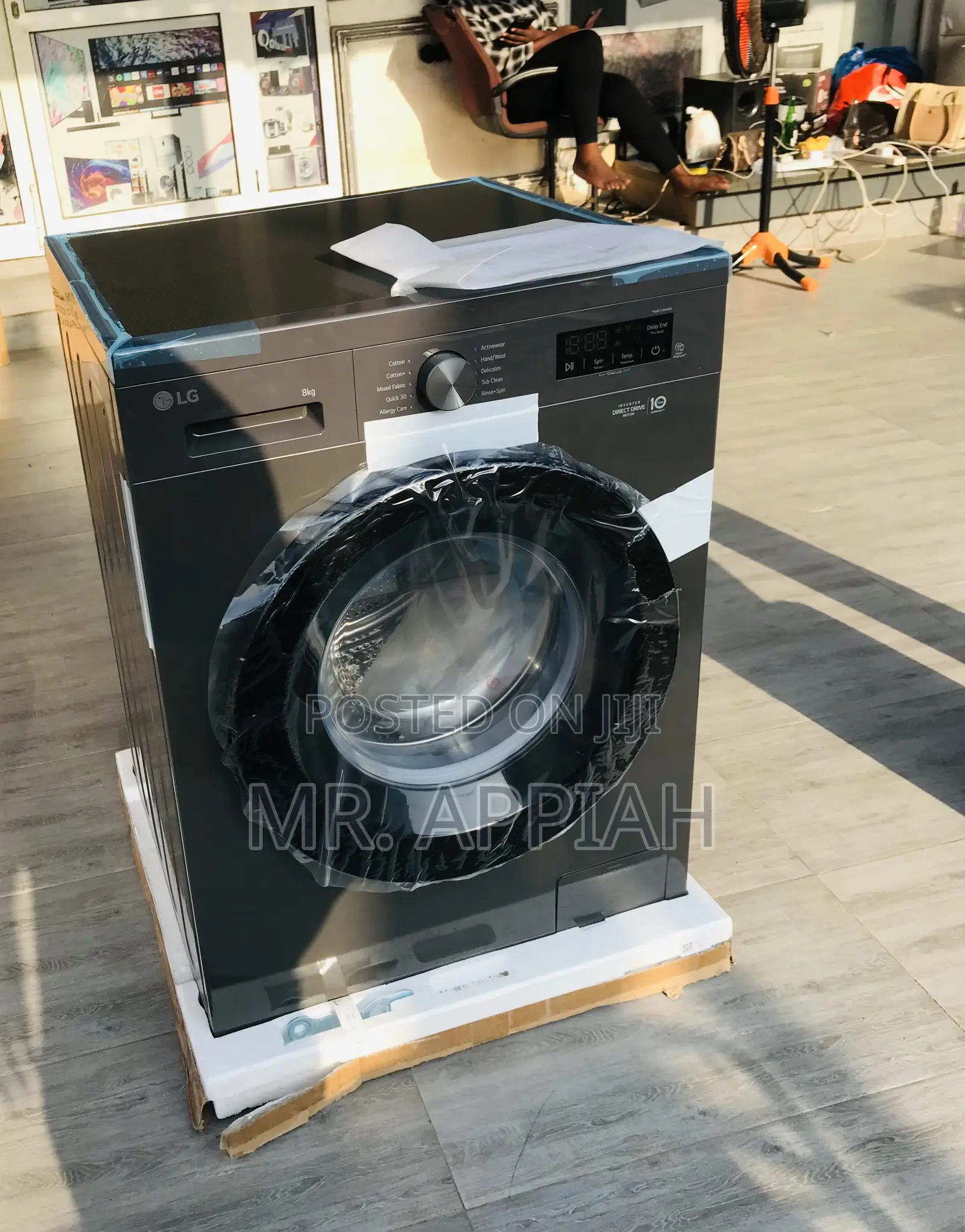 Effortless Cleaning LG 8kg Fully Auto Washing Machine.