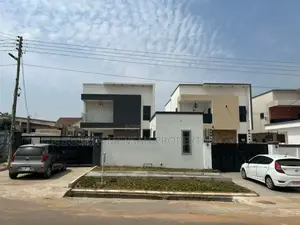 5bdrm House in Sakumono Estate for sale