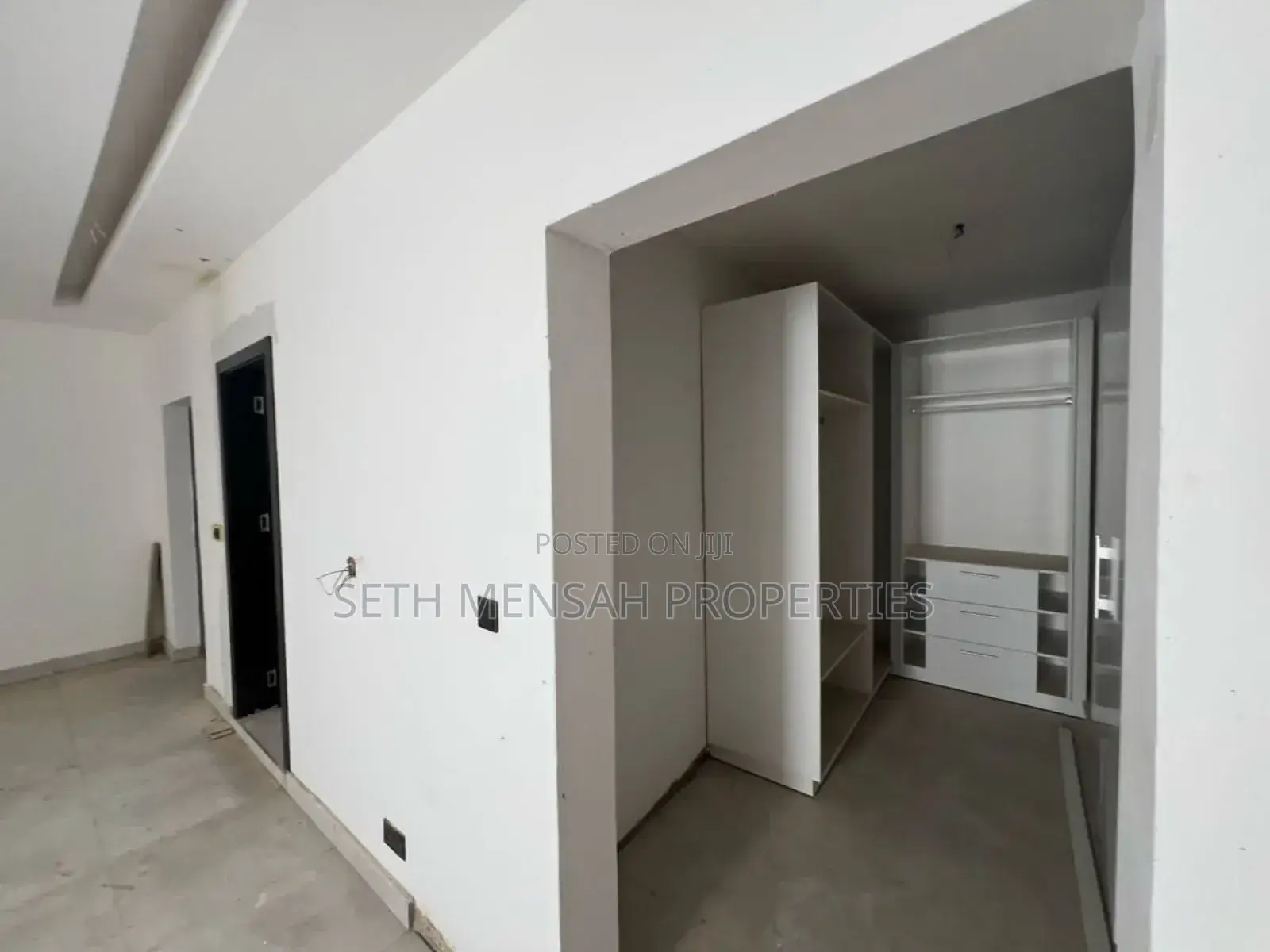 5bdrm House in Sakumono Estate for sale