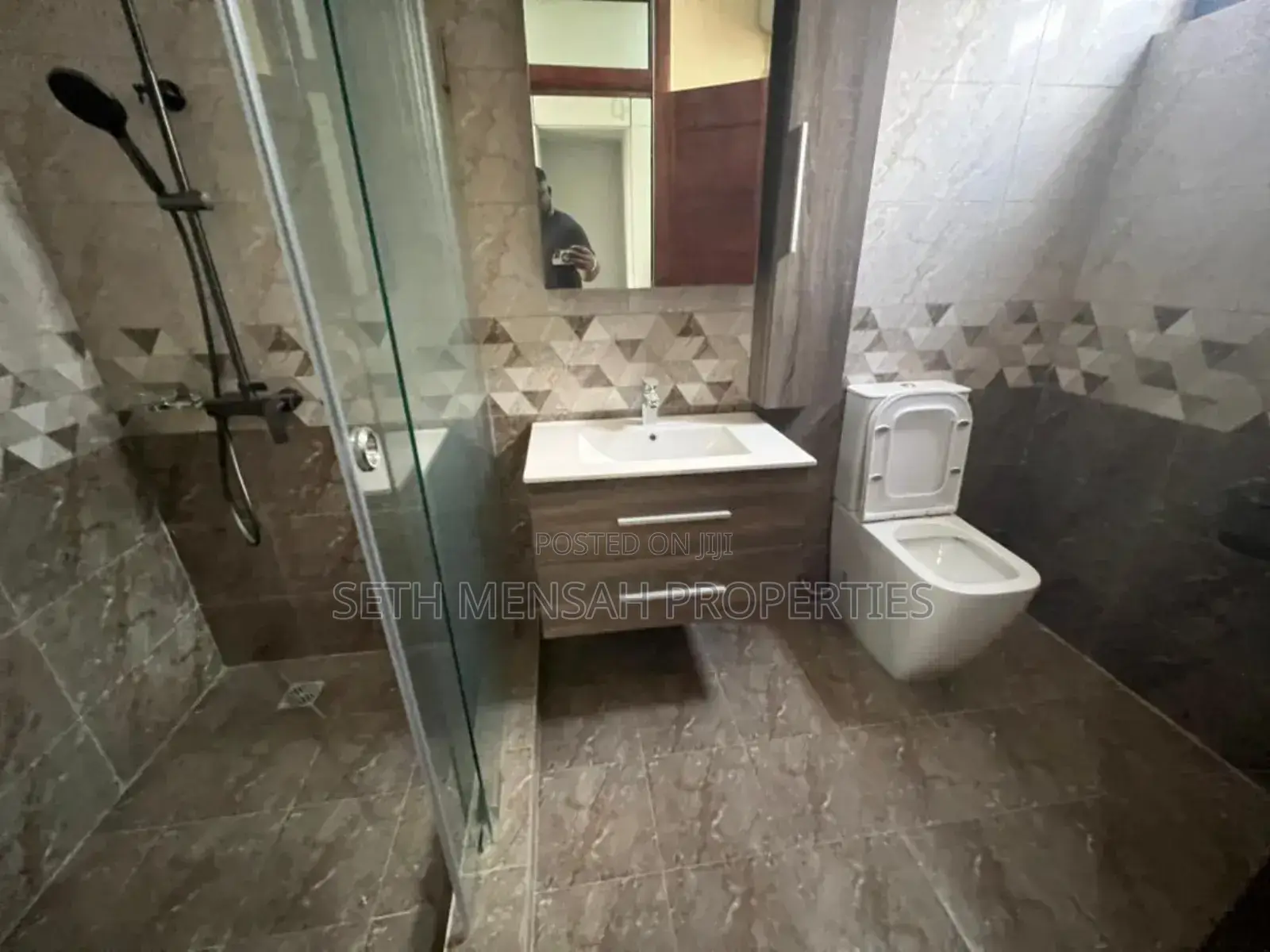 5bdrm House in Skm Properties, Tseaddo for rent