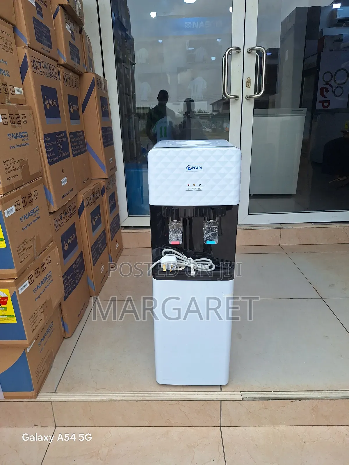 Black and White Pearl Water Dispenser