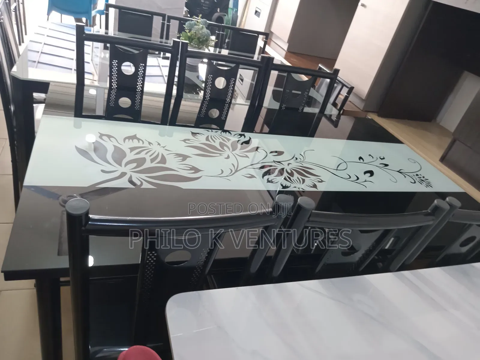 Hall Way Eaten Table and Chair Very Affordable