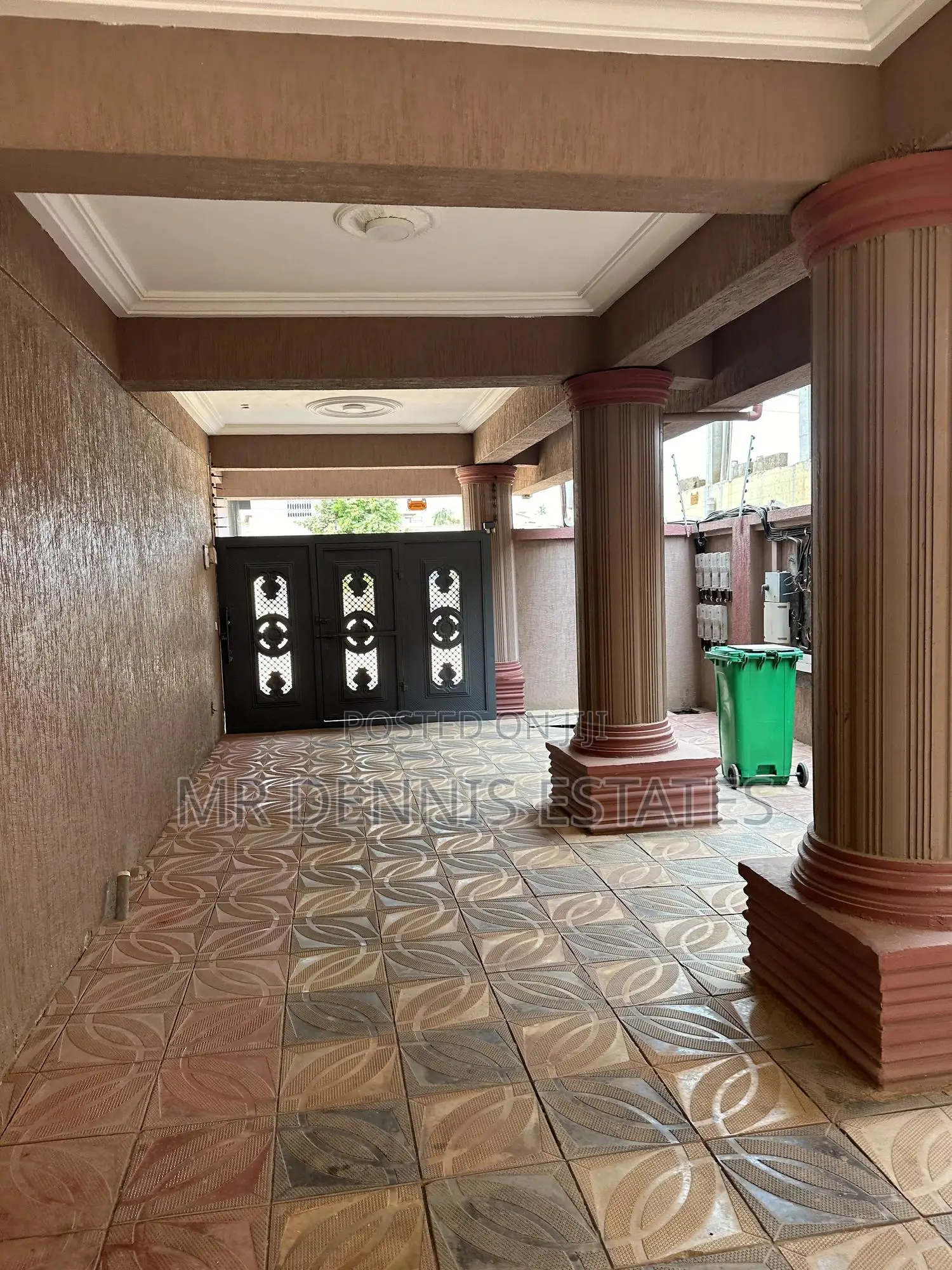 3bdrm Apartment in Westhills Mall for rent