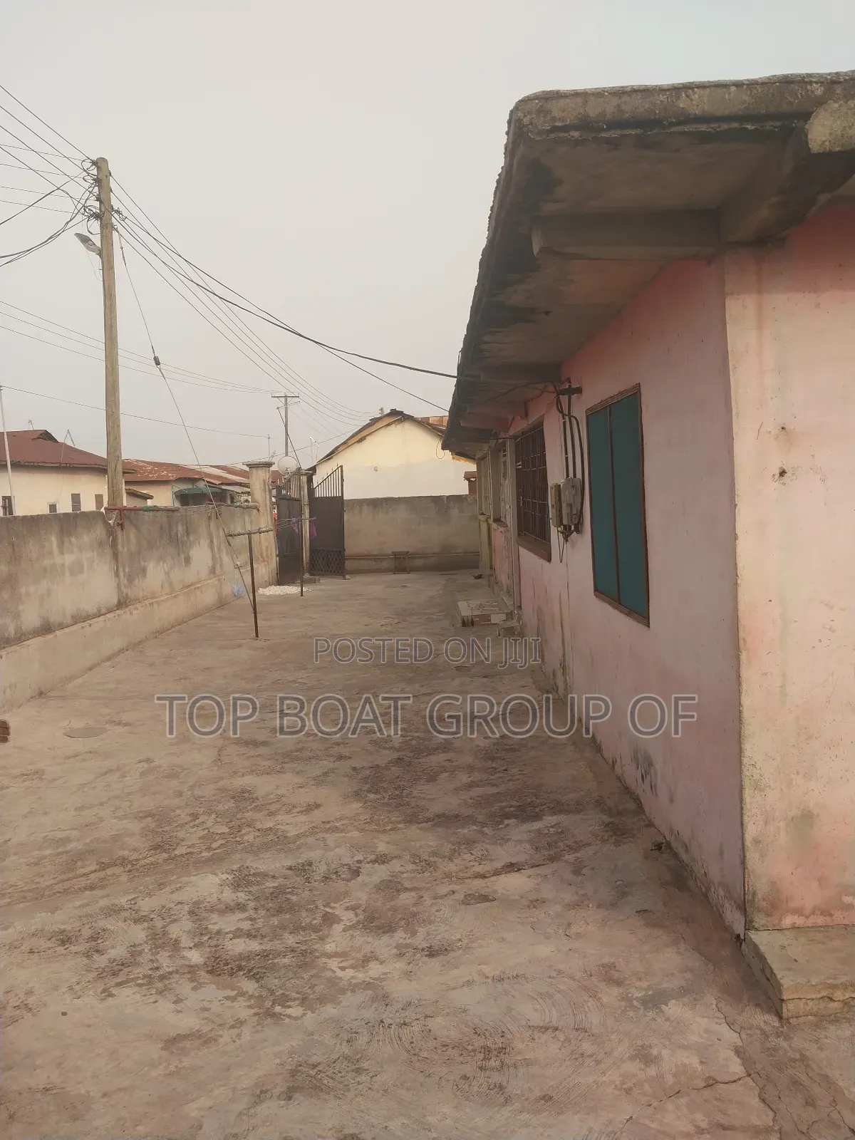 10bdrm House in Tafo - Top-Boat, Kumasi Metropolitan for sale