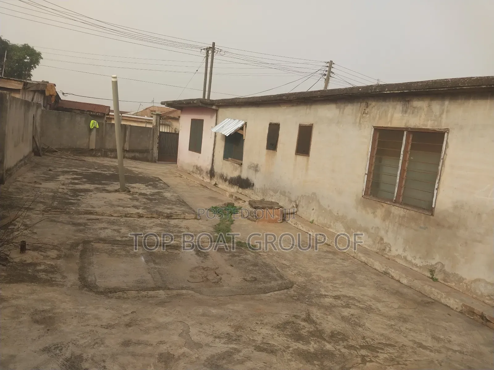 10bdrm House in Tafo - Top-Boat, Kumasi Metropolitan for sale