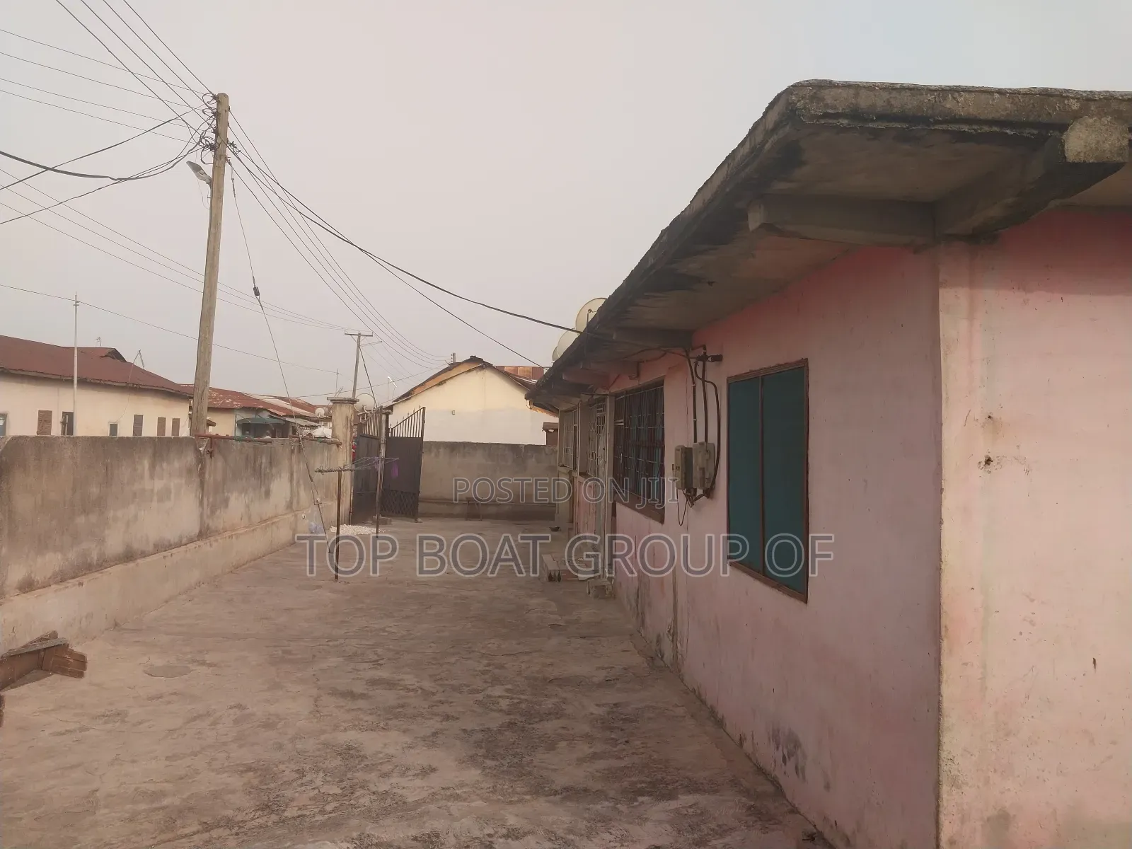 10bdrm House in Tafo - Top-Boat, Kumasi Metropolitan for sale