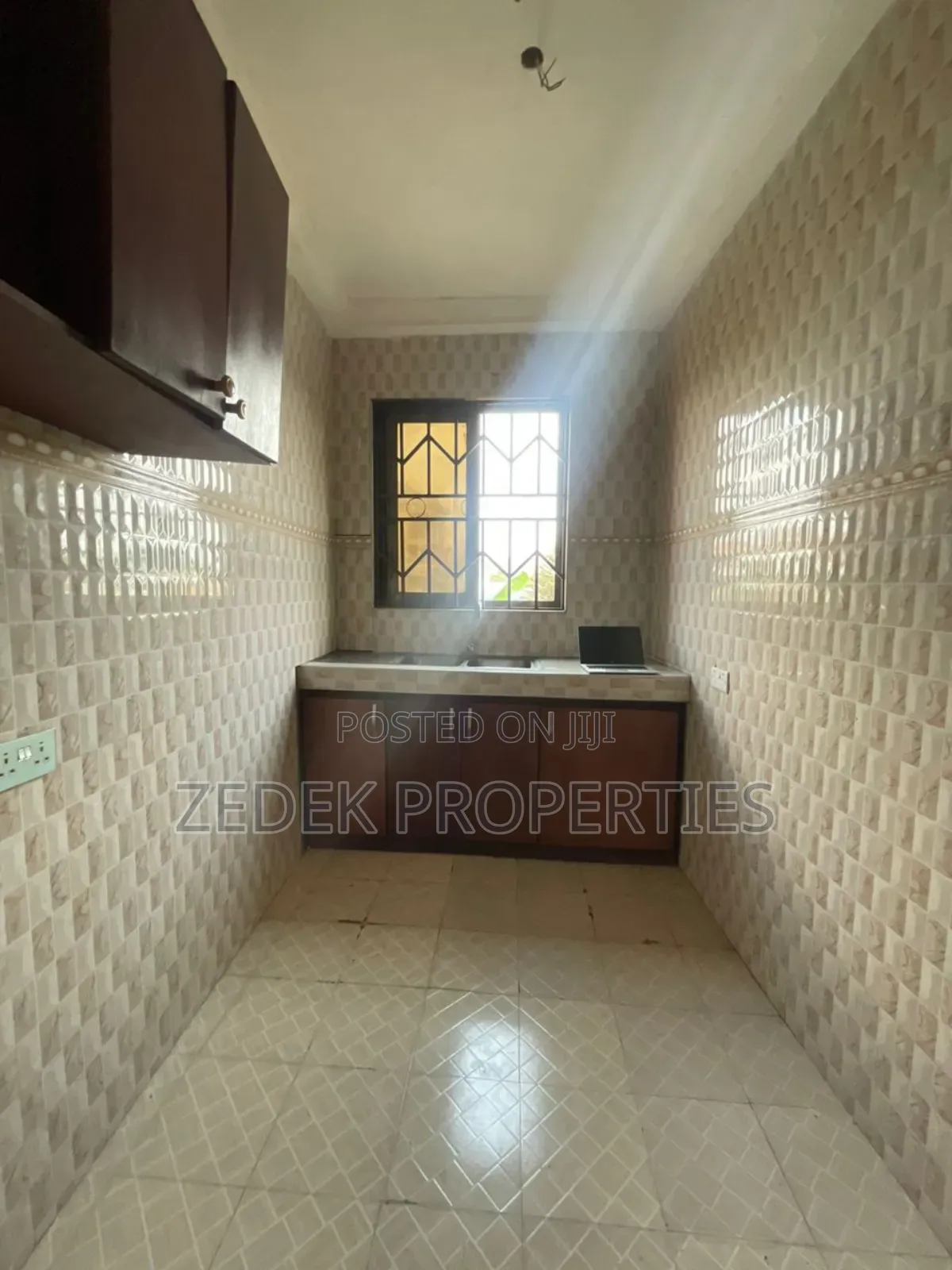 2bdrm Apartment in Zedek Properties, Ofankor for rent