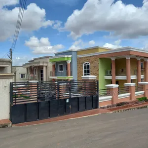 4bdrm House in Brother K Estate, Kumasi Metropolitan for sale