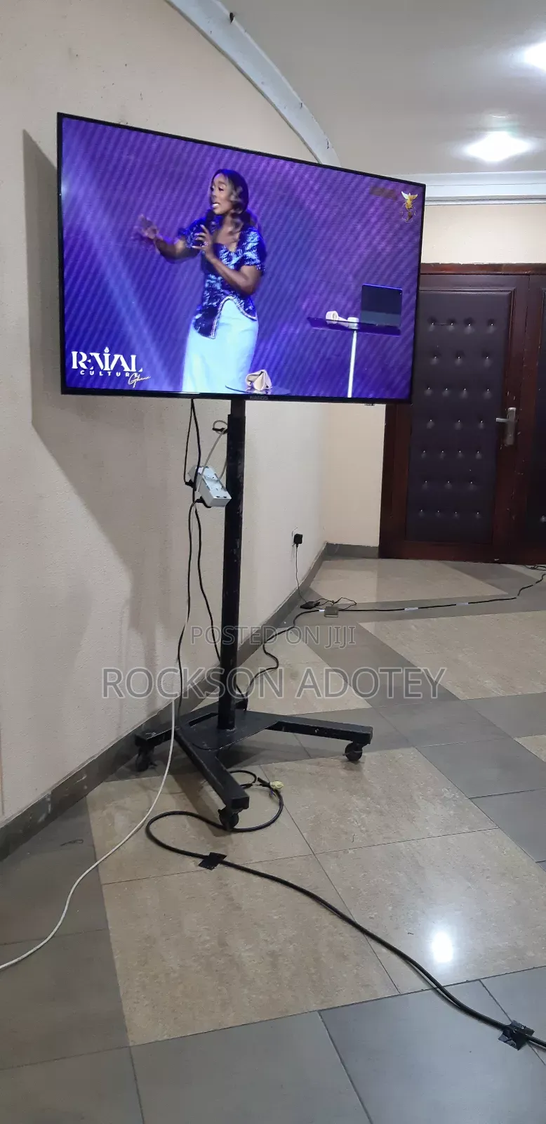Tv Rentals, Tv Stands, Projectors With Screen for Hiring
