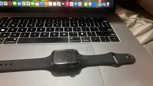 Apple Watch Se GPS + Cellular