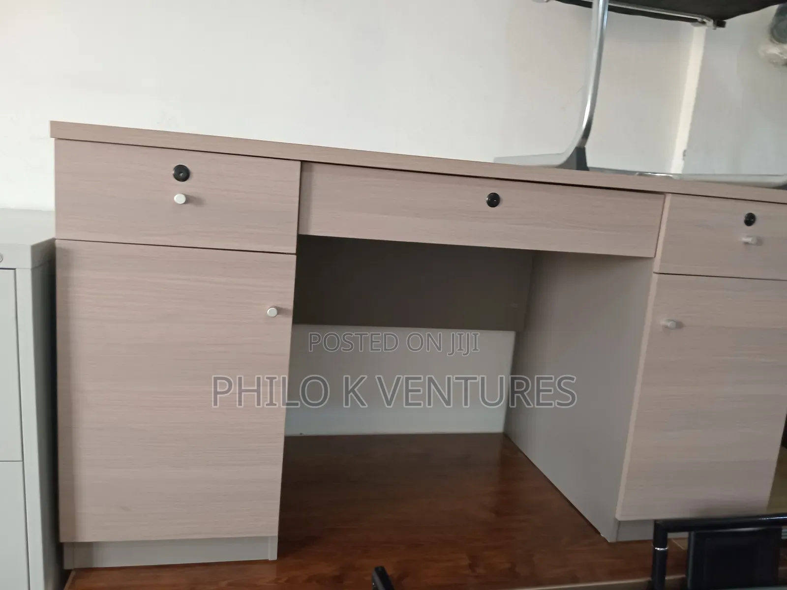 Table and Executive Hotel Rooms