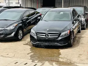 Photo - Mercedes-Benz C300 2017 Black