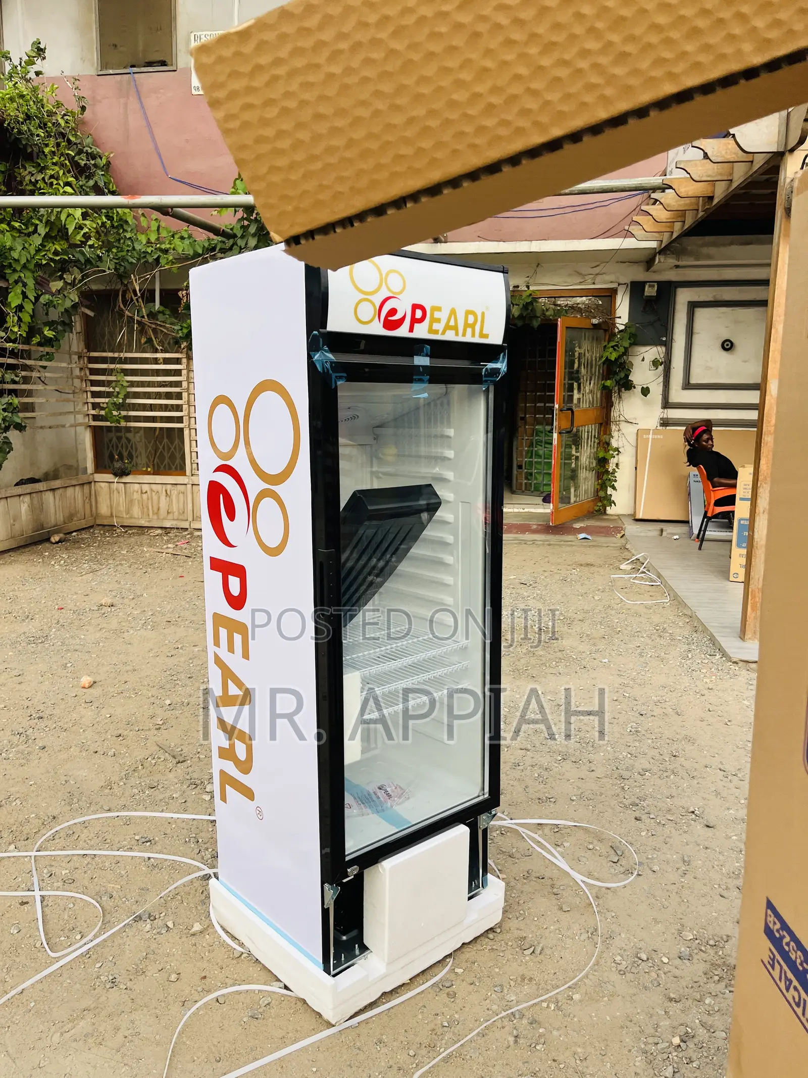 Efficient Pearl PVC 352 1 Door Beverage Cooler.