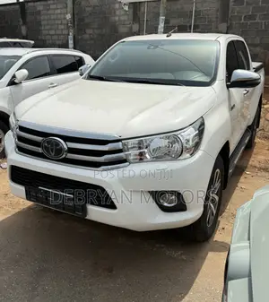 Toyota Hilux Revo Double Cab Deisel 2.4 AWD 2018 White