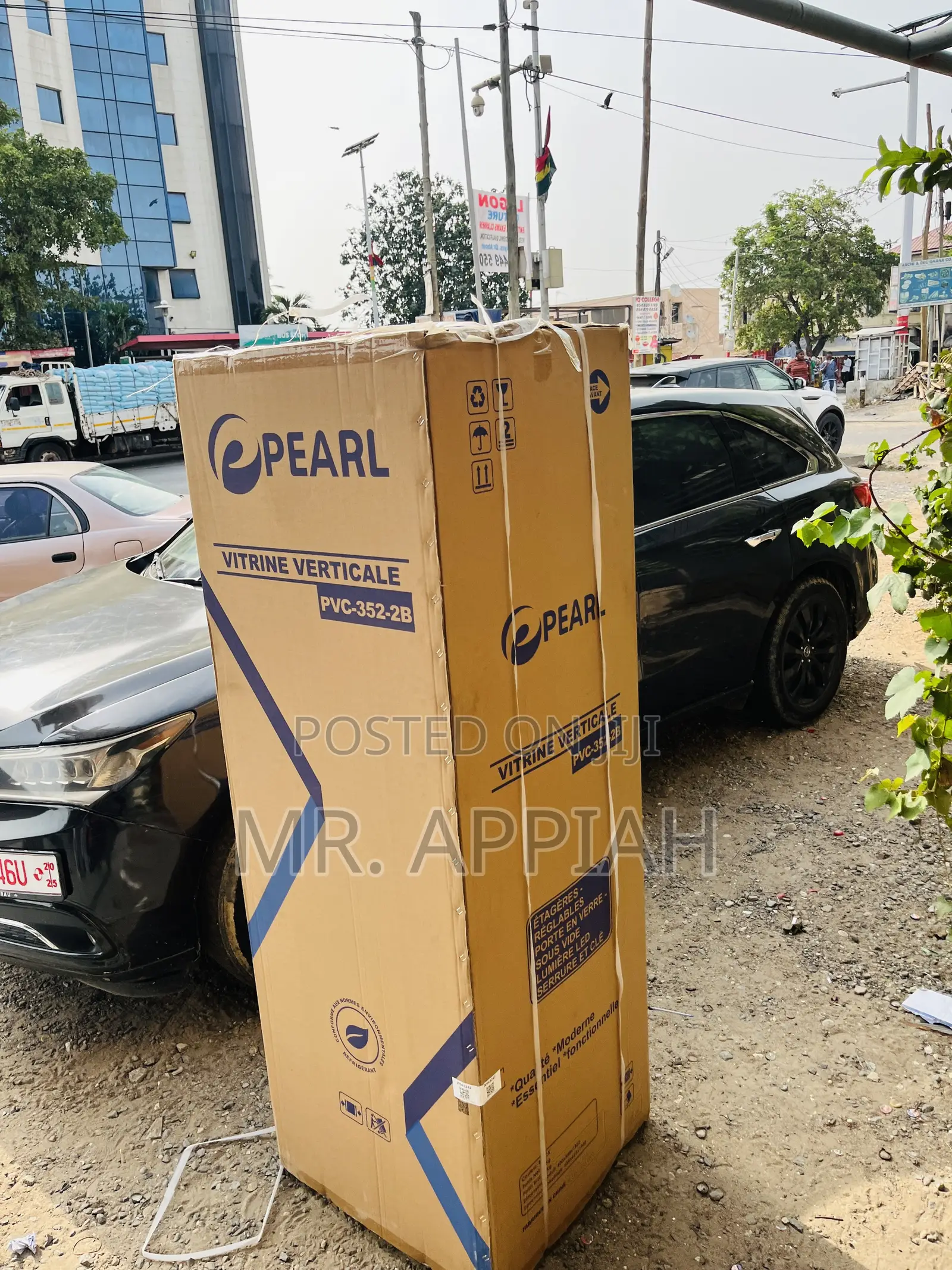 Choose Quality Pearl PVC 352, 300l Beverage Cooler(White).