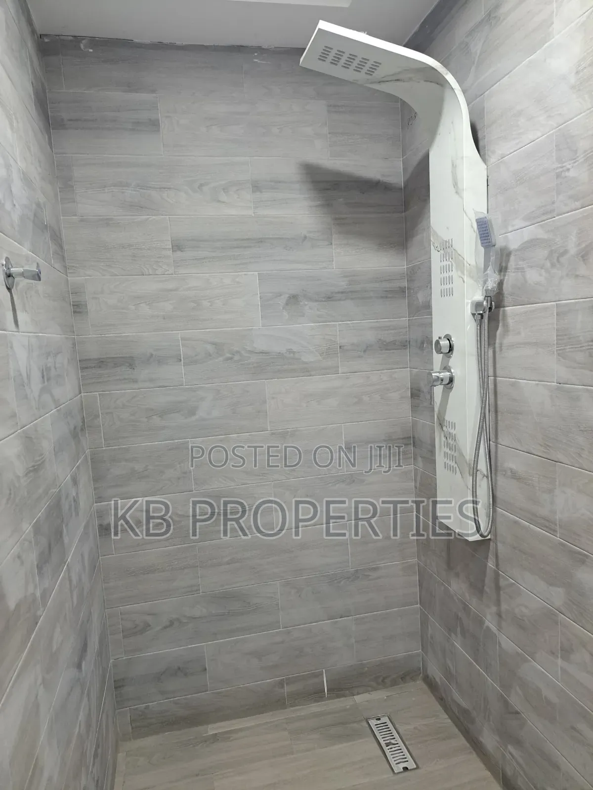 6bdrm House in Kb Properties, Spintex for rent